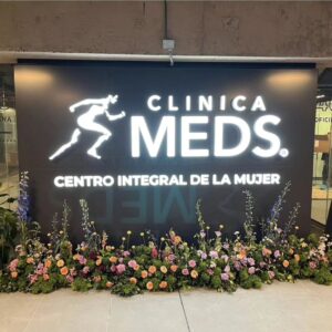 Ignacio Gutiérrez Instagram - Nuevos desafíos !!! 
 
Hoy el mejor doctor del mundo mundial comienza un nuevo desafío que lo tiene a él y a todos en esta casa  mucho más que felices. 
Trabajó intensamente  para que llegara el  día y desde ahora  comienza a trabajar exclusivamente en @clinicameds . 
Quiero decirles a sus miles de pacientes , que para él son todas muy importantes. Conoce sus nombres y contesta sus mails. Se alegra cuando logran avanzar luego de sus cirugías y tratamientos . 
Que gran honor tener a su @dr.macaya.ginecologo como médico tratante. 
Sigue disfrutando el hacer esa médica de excelencia que todos merecen.
Clínica @clinicameds, que gran premio.