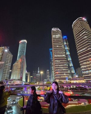Ignacio Gutiérrez Instagram - Buenas noches #shanghai #China 
Un lugar impactante !
