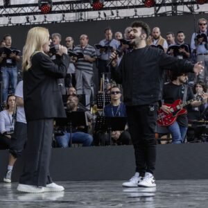 Ignazio Boschetto Instagram - Soundcheck #Tuttiperuno con @amorosoof, @claudiobaglioniofficial, @gaetanocurreri_official, @degregoriofficial, @giorgiaofficial, @giorgiopanarielloreal, @mara.sattei, @vecchioniofficial

Appuntamento a stasera, in prima serata Canale 5.