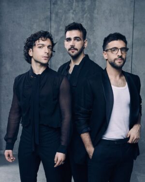 Ignazio Boschetto Instagram - "Cadi dal cielo come un capolavoro,
Prima di te non c’era niente di buono."

#Sanremo2024 #Capolavoro 🌟