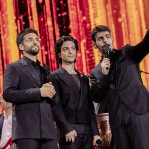 Ignazio Boschetto Instagram - Grazie per averci seguito anche ieri sera, nella terza e ultima puntata di #TuttiPerUno. ✨

Ci vediamo in tour! 💫