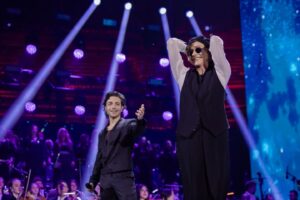 Ignazio Boschetto Instagram - “Notti magiche
Inseguendo un goal
Sotto il cielo
Di un'estate italiana” 

Il Volo e @officialnannini cantano “Un'Estate Italiana (Notti Magiche)” a #TuttiPerUno.