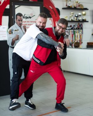 Igor Burnyshev Instagram - Спорт - неотъемлемая часть жизни каждого человека, независимо от возраста или пола. 🏋️‍♀️🏃‍♂️

Я полностью разделяю точку зрения Гарика BURITO @buritomusic , который утверждает, что занятия спортом являются ключом к творческому подъему и поддержанию тонуса. Ведь мы все хотим быть на вершине своих возможностей и принести добро в этот мир, верно? 💪

Пусть ваш спортивный выбор будет разнообразным! Выбирайте пробежки или велосипедные прогулки, занятия йогой, айкидо, боксом или дзюдо - главное, чтобы это было то, что приносит вам удовольствие и энергию. 🤸‍♀️🥋

Занимайтесь спортом, мои друзья, и несите с собой добро! 💚 Помните, что здоровый образ жизни и активная физическая активность - это не только забота о своем теле, но и о благополучии души. Позвольте спорту заполнить вашу жизнь радостью, силой и вдохновением.

Не откладывайте, начните прямо сейчас! 🌟 @nosovschool.ru 

Если вы ещё не смотрели выпуск @judo_with_the_stars с Гариком, то вы его сможете найти на нашем канала.

#дзюдосозвёздами #школаносова 
#СпортВЖизни #АктивныйОбразЖизни #ВыборСпорта #Добро #Здоровье #Тонус #Энергия