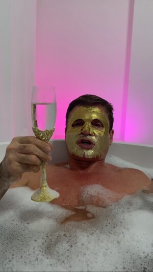 Igor Lifanov Instagram - Все только начинается🥂🍾