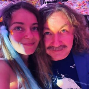 Igor Nikolayev Instagram - Сегодня день рождения моей старшей доченьки Юли! Красивая дата! Счастья, здоровья, гармонии с собой и с окружающим миром! Люблю тебя и каждый день думаю о тебе!❤️