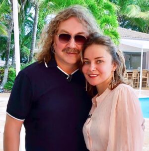 Igor Nikolayev Instagram - Сегодня день рождения моей старшей доченьки Юли! Красивая дата! Счастья, здоровья, гармонии с собой и с окружающим миром! Люблю тебя и каждый день думаю о тебе!❤️