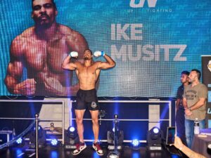 Ike Catcher Instagram - 🦍🦍🦍 
@upnextfighting 
Photos by @theiroldstuff
@adamhendershott 
#Mma 
#Debut
#BIGGESTMANONTHEBARS