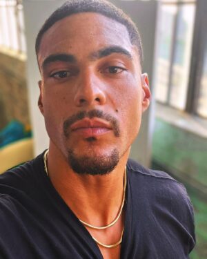 Ike Catcher Instagram - Tha Real 69 #DonJuanJulio #BIGGESTMANONTHEBARS #6ft9 #ikeCATcher
1 2 unlock 🔑 yo door
3 4 the catcher is here 👁