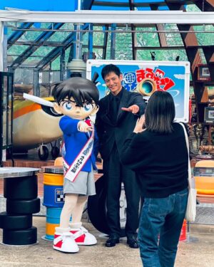 Ikki Sawamura Instagram - .
コナンくんとの共演、あと何回出来るのだろう・・

いよいよ公開日が今週金曜日と近づいてまいりました！

#世界まる見えテレビ特捜部 
#今夜7時から 
#名探偵コナン 
#黒鉄の魚影 
#4月14日公開