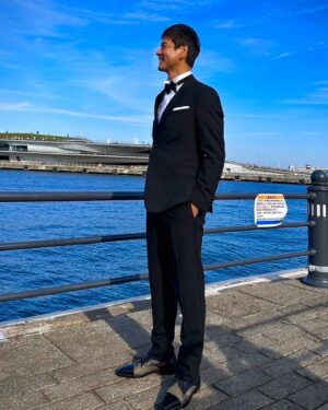 Ikki Sawamura Instagram - .
横浜国際映画祭♪
コナン君との最後の仕事でした・・

沢山の楽しい時間をありがと〜！！

後ろの「おねがい・、」の看板気になりますよねー

なんて書いてあるんだろ？

#名探偵コナン 
#黒鉄の魚影