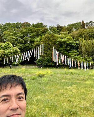 Ikki Sawamura Instagram - .
鯉のぼり、子沢山！

都内とは思えない長閑(のどか)な風景♪

ロケの合間の散歩で発見！

#ミスターゲット 
#今夜10時