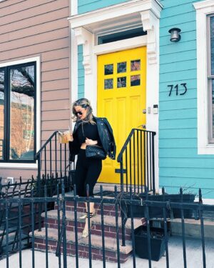 Ilana Becker Instagram - hurry 🆙 and wait in @fredasalvador 🕑🕒
.
.
.
starting this Tuesday ILANA20NYC gets you 20% off full-priced new Freda styles. this literally *never* happens so i’m hurrying up and waiting to check out with y’all. xx