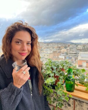 Ilianna Mavromati Instagram - Cloudy and windy outside, shiny and sparkling inside...🪴🌬️🌞
.
@perriergr
.
#perriergr #spon
.
Photo by @stathis_koikas 🌹