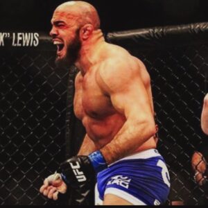 Ilir Latifi Instagram - Have patience everything you go through in life has a reason☝🏽✨and everyone’s journey is different 
Let Every setback fuel you more for your work, discipline and grind to achieve your vision and  dream
Feed the fire inside of you🔥
