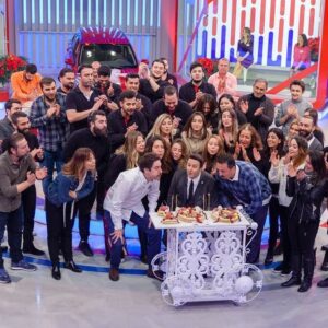 İlker Ayrık Instagram - Tam 💯 bölüm! Nazar değmesin.Karşınızda @pervasizyapim ve @yaparsinaskim ailesi! @serhatsari @mserdarfirat