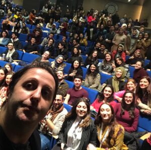 İlker Ayrık Instagram - Sizi seviyorum gençler! Yine görüşürüz. Şahane söyleşiydi... @medipoledu @imusinematografi @sumeyyebozdemir