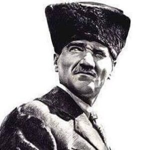 İlker Ayrık Instagram - Zafer Bayramımız kutlu olsun. Her daim izindeyiz... Ulu Önder Gazi Mustafa Kemal Atatürk...