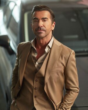 İlker İnanoğlu Instagram - KENDİNE GÜVEN GÜVENEMİYOSANDA GÜVENİYORMUŞ GİBİ YAP AFFET SEVGİ VER 🙏❤️🧿🎬🎥🎭 HAVE CONFIDENCE #istanbul #sevgi #saygı #huzur #peace #love #life #miami #losangeles #production #producer