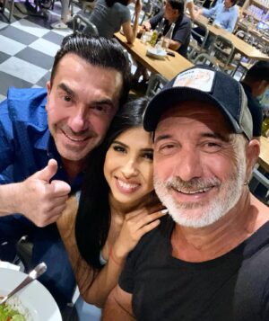 İlker İnanoğlu Instagram - Miamideki Ailem ❤️🙏🇺🇸My Miami Family #brodher #sister #family @casatuacucina @gladysbeth.aranaga @aygunbalci ❤️🙏#hayat #mutluluk #life #family