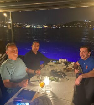 İlker İnanoğlu Instagram - Kardeşim Kadar Sevdiğim İki İnsan @hikitekce #alikoç 🧿❤️🙏 BROTHERS FOR LIFE @fenerbahce #fenerbahçe