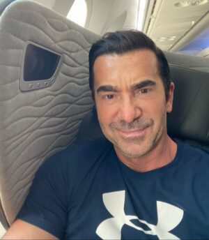 İlker İnanoğlu Instagram - Meçhule Giden Bir Gemi Kalktı Bu Limandan……Yollarda Geçti Bu Hayat Bazen Acı Bazen Tatlı 🙏🎭🌏THE PROFESSIONAL TRAVELER 🤣🥲🔥JUST LIFE #travelling #actor