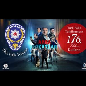 İlker İnanoğlu Instagram - BENİM İÇİN DÜNYANIN EN BÜYÜK ÖDÜLÜ PIRIL PIRIL POLİS ARKADAŞLARIMIZIN BENİ GÖRDÜKLERİNDE YANIMA GELİP ÇOCUKLUĞUMDAN BERİ ARKASOKAKLARI İZLİYORUM . ENGİN MÜDÜRÜM POLİS OLMA  SEBEBİM SİZSİNİZ DEMELERİDİR BU DUYGU PAHA BİCİLEMEZ BİR HİS OSCAR KAZANSAM BU KADAR MUTLU OLAMAM İYİKİ VARSINIZ SEVGİLER 🙏🙏🙏❤️❤️❤️🧿🧿🧿
