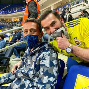 İlker İnanoğlu Instagram - CANIM KARDEŞİM DOĞUM GÜNÜN KUTLU OLSUN SENİ ÇOK SEVİYORUM ❤️#alikoç ❤️🧿🧿🧿🧿❤️🙏🙏🙏 HAPPY BIRTHDAY TO MY BROTHER PRESIDENT 🎉⭐️🇹🇷 BAŞKANIMIZZZZ @fenerbahce #fenerbahçe #sarı #lacivert #basketball @fcbarcelona