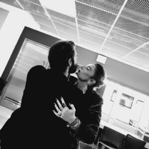İlker Kaleli Instagram - Dün, bugün, yarın, daima..
Beraber dördüncü defa, 
İyi ki doğdun benim canım. 
Yüzün hep gülsün.