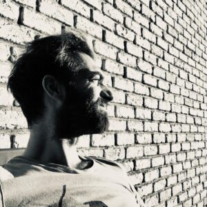 İlker Kaleli Instagram - Güneşlere tutulmuşuz.