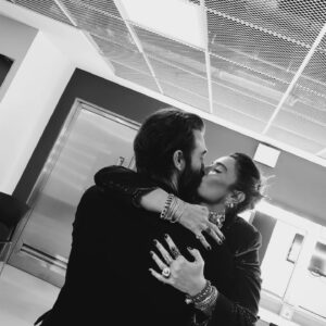 İlker Kaleli Instagram - Dün, bugün, yarın, daima..
Beraber dördüncü defa, 
İyi ki doğdun benim canım. 
Yüzün hep gülsün.