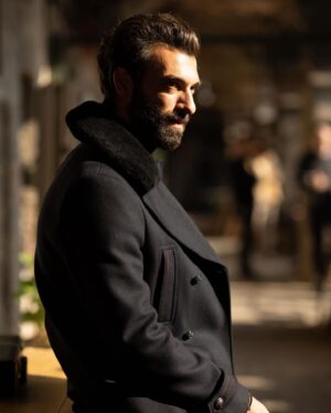 İlker Kaleli Instagram - Hola España! 
Nos encontramos esta noche a las 22.45 en @antena3com 

Bundan 1,5 yıl önce, hiç bilmediğim bir dilde gözü karartıp düşmüştük bir hikayenin içine, deliliğin peşine… 

“La passion Turca” bugün ilk defa İspanya ve Latin Amerika’da yayında. 
 
🇹🇷 🇪🇸

F: @yigit___eken