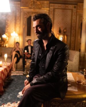 İlker Kaleli Instagram - Hola España! 
Nos encontramos esta noche a las 22.45 en @antena3com 

Bundan 1,5 yıl önce, hiç bilmediğim bir dilde gözü karartıp düşmüştük bir hikayenin içine, deliliğin peşine… 

“La passion Turca” bugün ilk defa İspanya ve Latin Amerika’da yayında. 
 
🇹🇷 🇪🇸

F: @yigit___eken