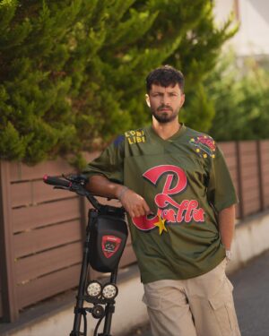 İlker Kızmaz Instagram - Günaydın ben İlker bu da benim scooter’ım @ecovoltscooters . 

#reklam