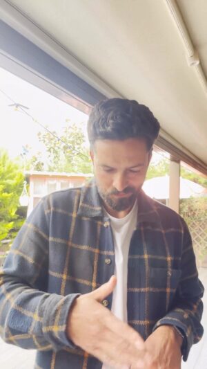 İlker Kızmaz Instagram - Mangalı severim bilirsiniz.. Ama @trendyolyemek ile gelen sıcacık yemeği daha çok severim. #trendyolyemek #işbirliği