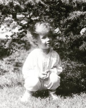 Ilya Varlamov Instagram - 5 миллионов подписчиков на Ютубе! Сказал бы кто-то мне об этом 10 лет назад, не поверил бы, что смогу добиться такого результата! Когда я только начинал заниматься Ютубом, мне казалось, что если будет миллион подписчиков, то можно будет вешать коньки на гвоздик и почивать на лаврах. А теперь кажется, что я только в начале пути и столько всего еще надо сделать! 

А все почему? Наверное, потому что я никогда не унывал. Унывать вообще не хорошо, а когда дело касается Ютуба тем более. И надо методично работать, каждый день, что бы не случилось. Как работают бобры (я слышал, они настоящие трудяги). И, конечно, ничего бы не получилось без моей прекрасной команды. За кадром их не всегда видно, но мой канал — это огромный труд многих людей. И без них ничего бы не получилось. 

Спасибо, что смотрите. Загадывать не будем, будем работать дальше, как бобры. Говорят, не родился еще такой бобер, который посмотрел бы со стороны на свою плотину, потер бы свои холодные бобриные лапки и сказал: «Ну, отлично вышло, готово! Можно остановиться!» Так что, работаем дальше. А вы дальше смотрите меня и не унывайте!