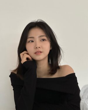 Im So-yun Instagram - 프로필 찍으면 올리는 그것