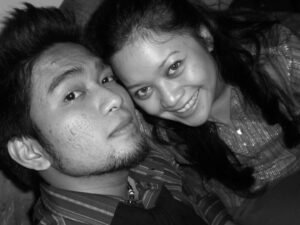 Imam Darto Instagram - 2007. Masih pacaran sama bunda @tika.hendarto

Duuuh mau aja gadis Pondok Indah sama mas-mas dari Bekasi.. gue sekharismatik itu berarti ya. Pake pelet juga engga...

Suka heran.

Kayaknya karena tatapan maut gue di slide terakhir...
