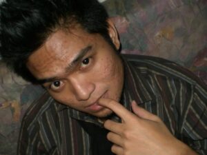 Imam Darto Instagram - 2007. Masih pacaran sama bunda @tika.hendarto

Duuuh mau aja gadis Pondok Indah sama mas-mas dari Bekasi.. gue sekharismatik itu berarti ya. Pake pelet juga engga...

Suka heran.

Kayaknya karena tatapan maut gue di slide terakhir...