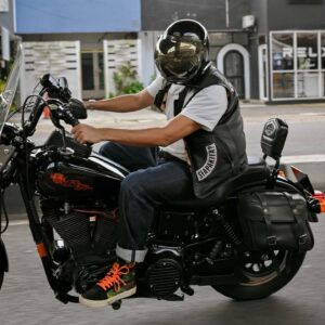 Imam Darto Instagram - "Dan milik Allah-lah apa yang ada di langit dan apa yang ada di Bumi." Tidak ada yang bisa kita sombongkan, sebab semua hanya titipan. Motor ini aja saya pinjam.

Ya Allah, saya siap dititipin uang 100 milyar. InsyaAllah amanah. Aamiin.