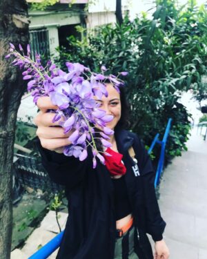 İncinur Daşdemir Instagram - Bu çiçekler sana güzel kadın, dünya emekçi kadınlar günümüz kutlu olsun. 
Bir de İstanbul sözleşmesi hakkımız geri verilsin, bu adaletsizlik son bulsun, günün kutlu olsun ✨