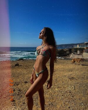 Índia Branquinho Instagram - Just passing by to say I am out of the den after being MIA for a while - so here’s a little throwback to that amazing last day of summer.
Spot the common denominator 👑