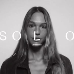Índia Branquinho Instagram - Fashion video for the new edition of @s__o_l___o for @portuguesesoul 
Featuring the ones and only - cast and director of @starz5starz 
.
Still available to stream on @rtpplay 
.
Stylist @franciscoreis 
Photography @frederico__martins 
Vídeo & Edit @raulepsousa 
Makeup @sarafonseca_makeup 
Hair @claudiopachecohairstylist 
Production @larissamrsa @lalaland_studios