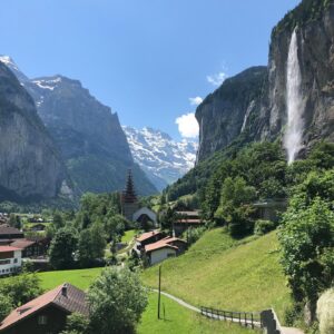 India Desjardins Instagram - J’ai même pas de mot. C’est juste trop beau. Ma face toute la journée = 😮
.
.
.
.
#swizerland🇨🇭 #Lauterbrunnen #nofilter #nofilterneeded #sansfiltre