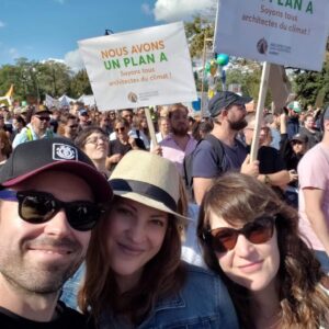 India Desjardins Instagram - 💚🌍
#fridaysforfuture #27septembre #climatestrike #marchepourleclimat #montreal #climatechange #gretathunberg