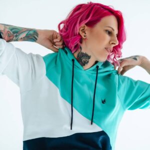 Indiana Black Instagram - The @lecofficial merch is here! The shoot was a ton of fun and the hoodies are nice colours - lightweight. They're a solid spring hoodie. I'm 175cm wearing a medium, but could fit into a small; preferred oversized.

store.lec.gg

#lecmerch #ad
