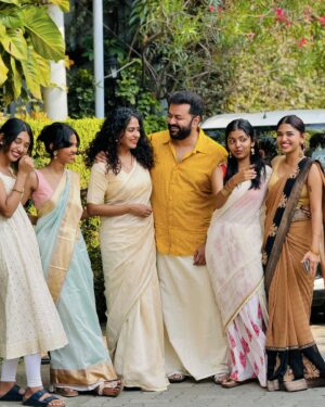 Indrajith Sukumaran Instagram - വിഷു ആശംസകൾ 🌼🌾✨

#HappyVishu
