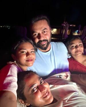 Indrajith Sukumaran Instagram - ♥️🌊

@poornimaindrajith @prarthanaindrajith @nakshatraindrajith