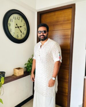 Indrajith Sukumaran Instagram - Eid Mubarak 🤗❤️

Pc : Nachu😘