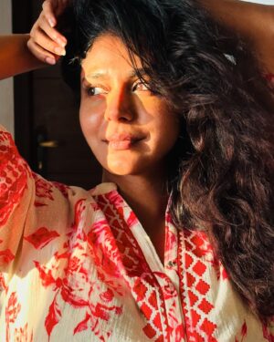 Indrajith Sukumaran Instagram - Golden hour.. 💛✨

@poornimaindrajith