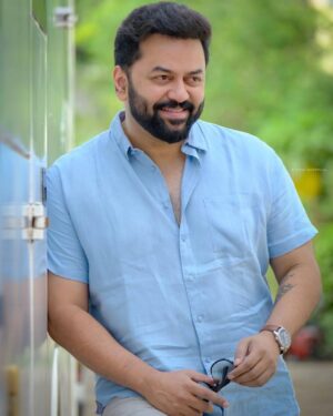 Indrajith Sukumaran Instagram - 🩵

#MaarivillinGopurangal #lastleg 
#filming

PC : @sethu_athippillil